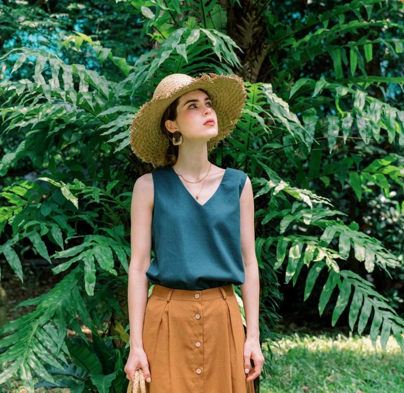 Women's Green Linen V Neck Sleeveless Tank Top - Image 3