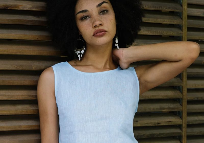 Blue Sleeveless Linen Tank Top - Image 2