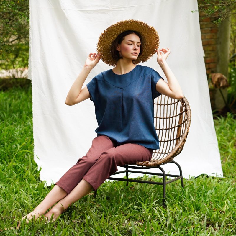 Linen top with curved details - Image 2