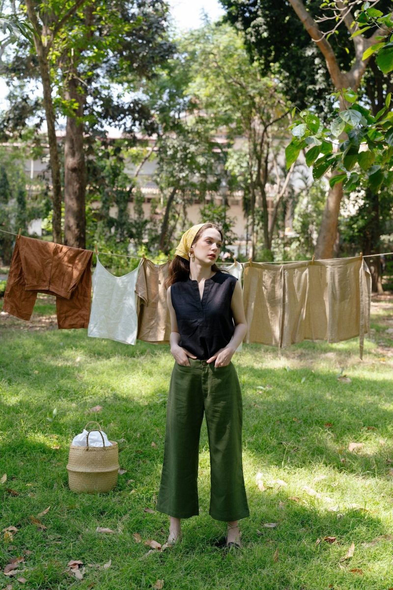 Green Linen Cropped Trousers - Image 2