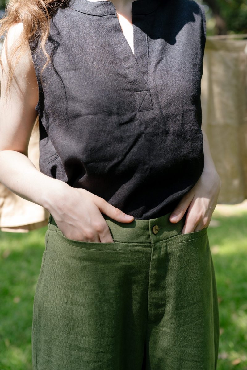 Black open neck sleeveless top - Image 2