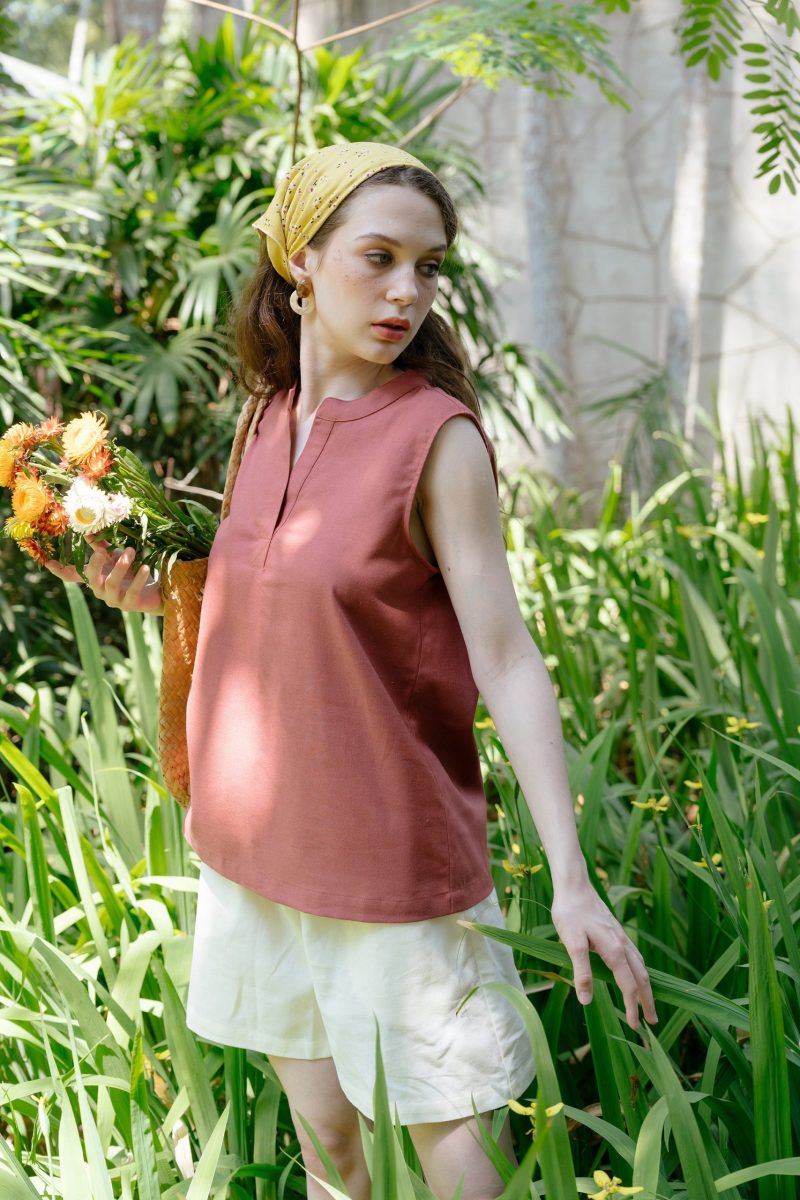 Linen open neck vest - Image 2