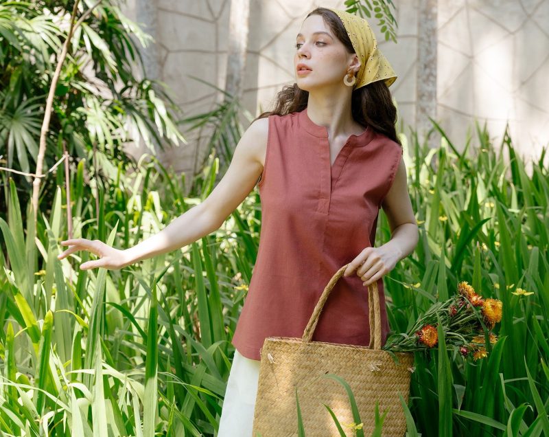 Linen open neck vest
