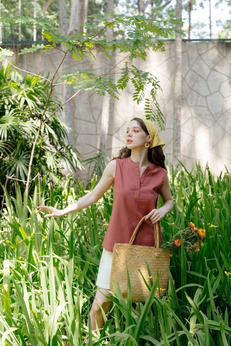 Linen open neck vest - Image 3
